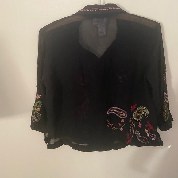 🌟3 for $35🌟Sheer button up embroidered top - Picture 3 of 3